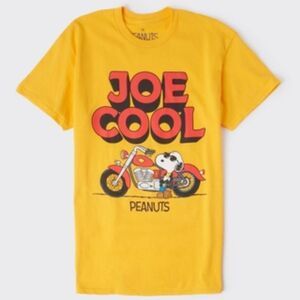 🔹️NWT Peanuts Yellow Joe Cool Motorcycle Graphic Short Sleeve Shirt Men's Large